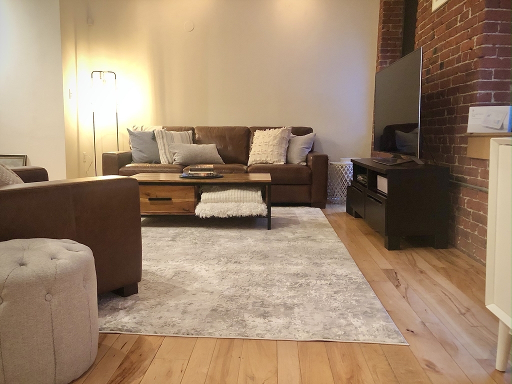 21 Wormwood, Boston, Massachusetts, 1 Bedroom Bedrooms, 4 Rooms Rooms,1 BathroomBathrooms,Residential Lease,For Rent,Wormwood,73421539