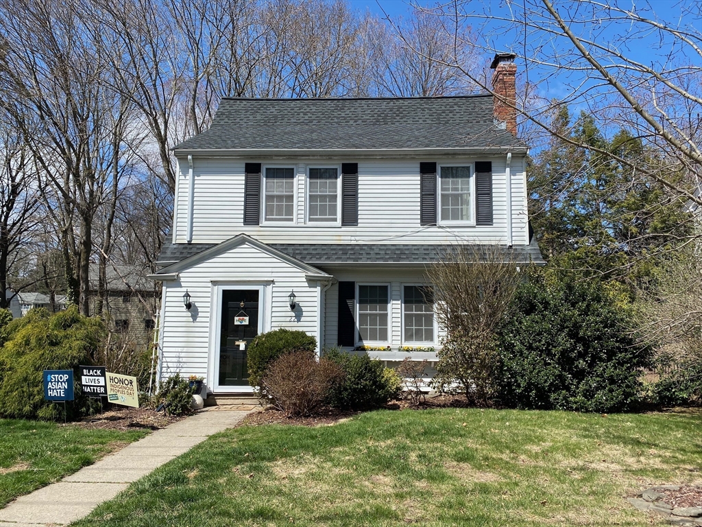22 Cleveland Rd, Wellesley, Massachusetts, 3 Bedrooms Bedrooms, 7 Rooms Rooms,1.5 BathroomsBathrooms,Residential Lease,For Rent,Cleveland Rd,73404042