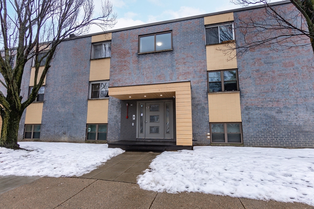 17 Carson St, Boston, Massachusetts, 2 Bedrooms Bedrooms, 4 Rooms Rooms,1 BathroomBathrooms,Residential,For Sale,Carson St,73336466