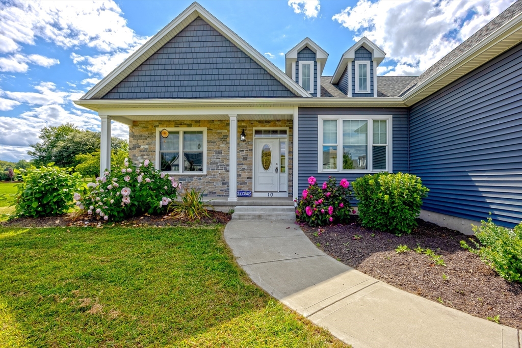 10 Sawgrass Lane, Southwick, Massachusetts, 4 Bedrooms Bedrooms, 7 Rooms Rooms,2 BathroomsBathrooms,Residential,For Sale,Sawgrass Lane,73423336