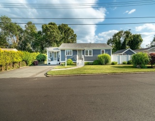 24 Coury Dr, Acushnet, Massachusetts, 3 Bedrooms Bedrooms, 6 Rooms Rooms,2 BathroomsBathrooms,Residential,For Sale,Coury Dr,73408777