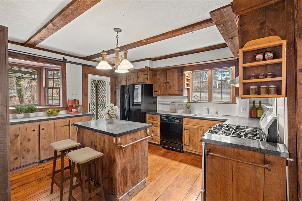 350 Essex Ave, Gloucester, Massachusetts, 4 Bedrooms Bedrooms, 10 Rooms Rooms,2.5 BathroomsBathrooms,Residential,For Sale,Essex Ave,73353585