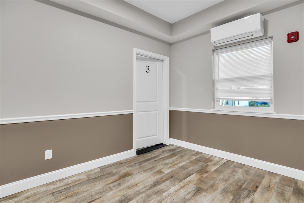 70 Court Street, Westfield, Massachusetts, 2 Bedrooms Bedrooms, 5 Rooms Rooms,1 BathroomBathrooms,Residential Lease,For Rent,Court Street,73423804