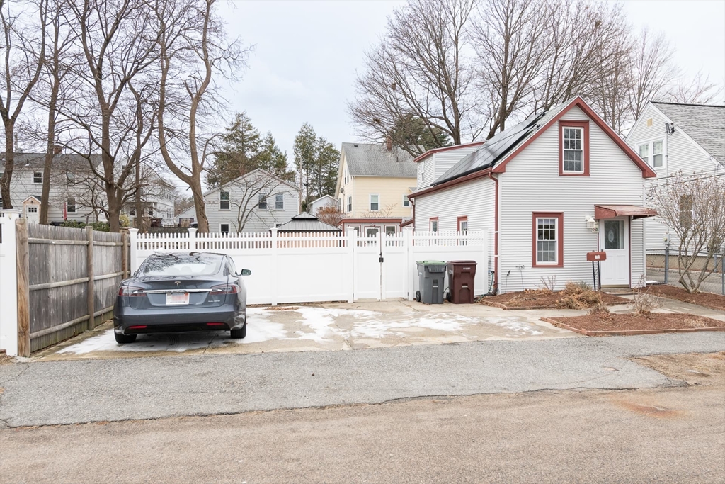 33 Trimount Street, Dedham, Massachusetts, 1 Bedroom Bedrooms, 4 Rooms Rooms,1.5 BathroomsBathrooms,Residential,For Sale,Trimount Street,73329274