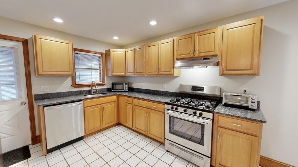 3 Swains Pond Avenue, Malden, Massachusetts, 1 Bedroom Bedrooms, 4 Rooms Rooms,1 BathroomBathrooms,Residential Lease,For Rent,Swains Pond Avenue,73414676