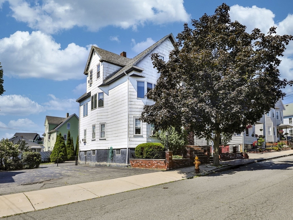 20 Jackson Ave, Everett, Massachusetts, 5 Bedrooms Bedrooms, 11 Rooms Rooms,2 BathroomsBathrooms,Residential Income,For Sale,Jackson Ave,73416630