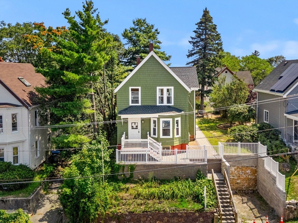 37 Birch St, Lynn, Massachusetts, 4 Bedrooms Bedrooms, 8 Rooms Rooms,2 BathroomsBathrooms,Residential Income,For Sale,Birch St,73417707