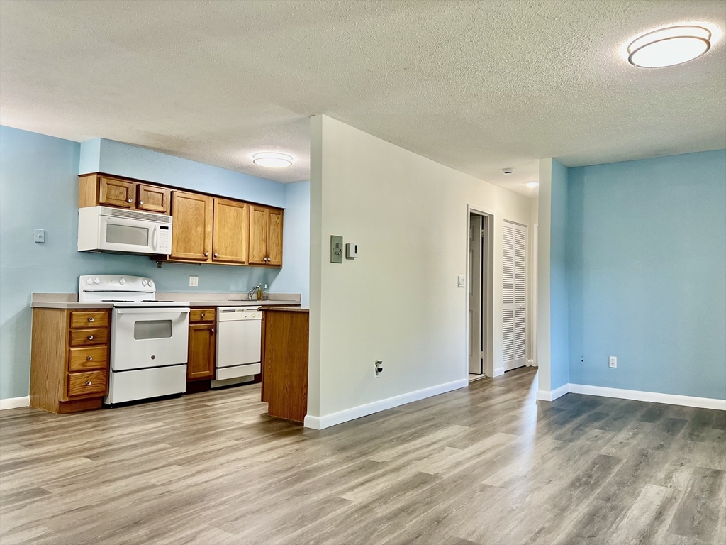 22 Dailey St, Attleboro, Massachusetts, 2 Bedrooms Bedrooms, 4 Rooms Rooms,1 BathroomBathrooms,Residential,For Sale,Dailey St,73367334