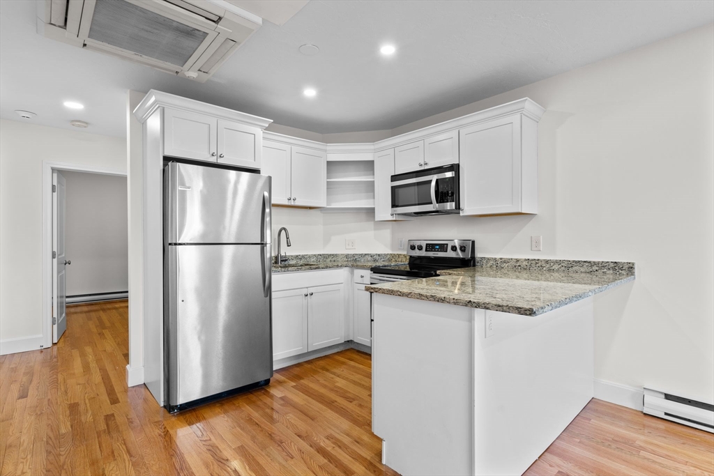 754 Huntington Ave, Boston, Massachusetts, 1 Bedroom Bedrooms, 4 Rooms Rooms,1 BathroomBathrooms,Residential Lease,For Rent,Huntington Ave,73392007