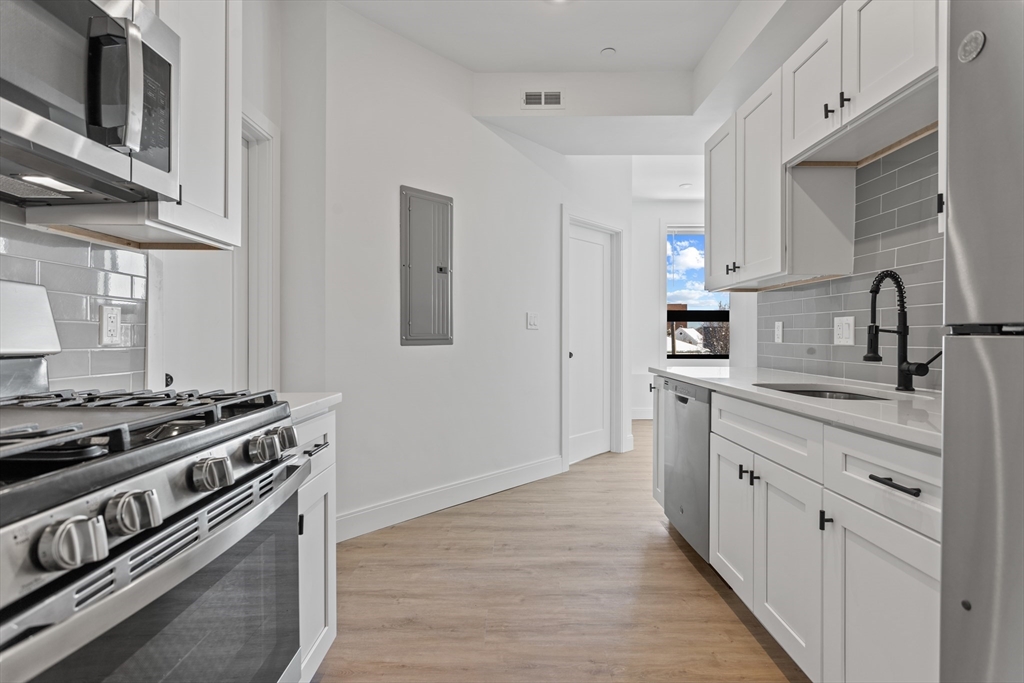 1137 Washington Street, Boston, Massachusetts, 2 Bedrooms Bedrooms, 6 Rooms Rooms,1 BathroomBathrooms,Residential Lease,For Rent,Washington Street,73389081