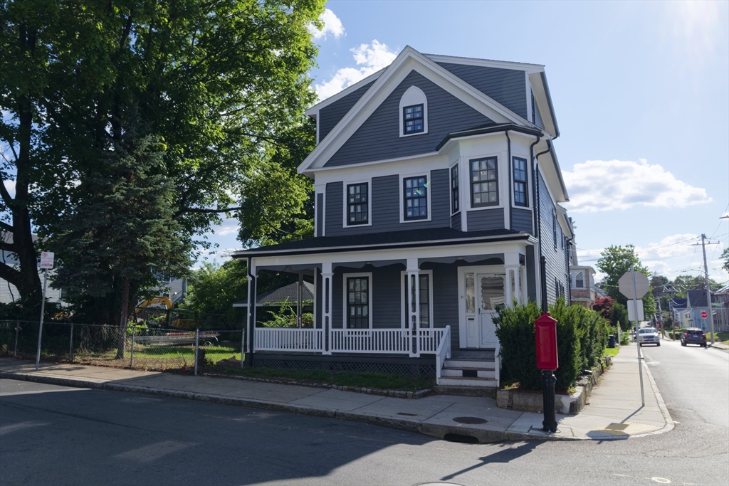 31 Old Morton St, Boston, Massachusetts, 5 Bedrooms Bedrooms, 10 Rooms Rooms,3 BathroomsBathrooms,Residential Income,For Sale,Old Morton St,73408890