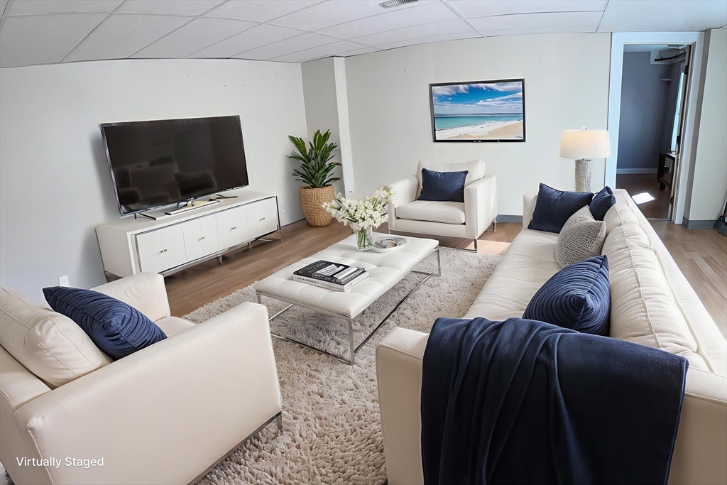 17 Sullivan Ave, Newton, Massachusetts, 1 Bedroom Bedrooms, 2 Rooms Rooms,1 BathroomBathrooms,Residential Lease,For Rent,Sullivan Ave,73399364