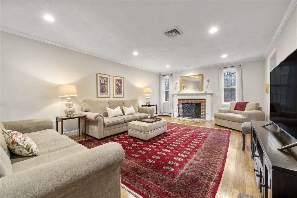 521 West St, Duxbury, Massachusetts, 2 Bedrooms Bedrooms, 5 Rooms Rooms,2.5 BathroomsBathrooms,Residential,For Sale,West St,73350223