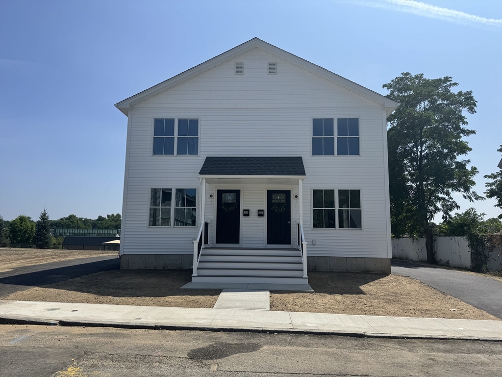 91-93 Melrose St, Springfield, Massachusetts, 6 Bedrooms Bedrooms, 10 Rooms Rooms,3 BathroomsBathrooms,Residential Income,For Sale,Melrose St,73416811