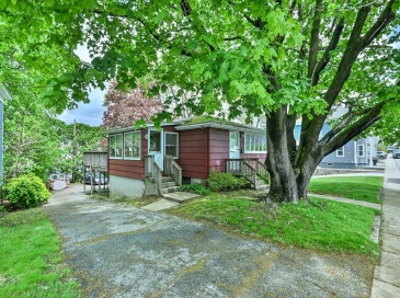 4 Elm St, Webster, Massachusetts, 3 Bedrooms Bedrooms, 5 Rooms Rooms,1 BathroomBathrooms,Residential,For Sale,Elm St,73373385