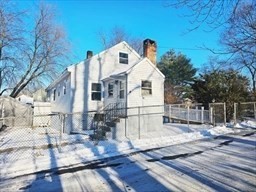 35 Denton St, Lowell, Massachusetts, 5 Bedrooms Bedrooms, 10 Rooms Rooms,2 BathroomsBathrooms,Residential Income,For Sale,Denton St,73358936