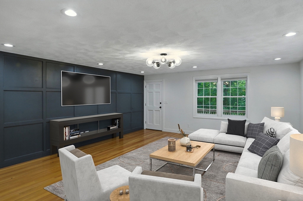 64 Lincoln Ave, Lynnfield, Massachusetts, 2 Bedrooms Bedrooms, 6 Rooms Rooms,1 BathroomBathrooms,Residential Lease,For Rent,Lincoln Ave,73408324