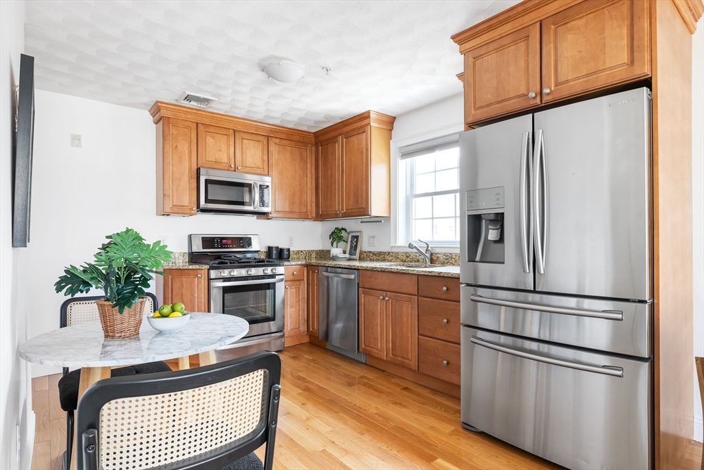 25 Cross St, Somerville, Massachusetts, 1 Bedroom Bedrooms, 4 Rooms Rooms,1 BathroomBathrooms,Residential,For Sale,Cross St,73389963