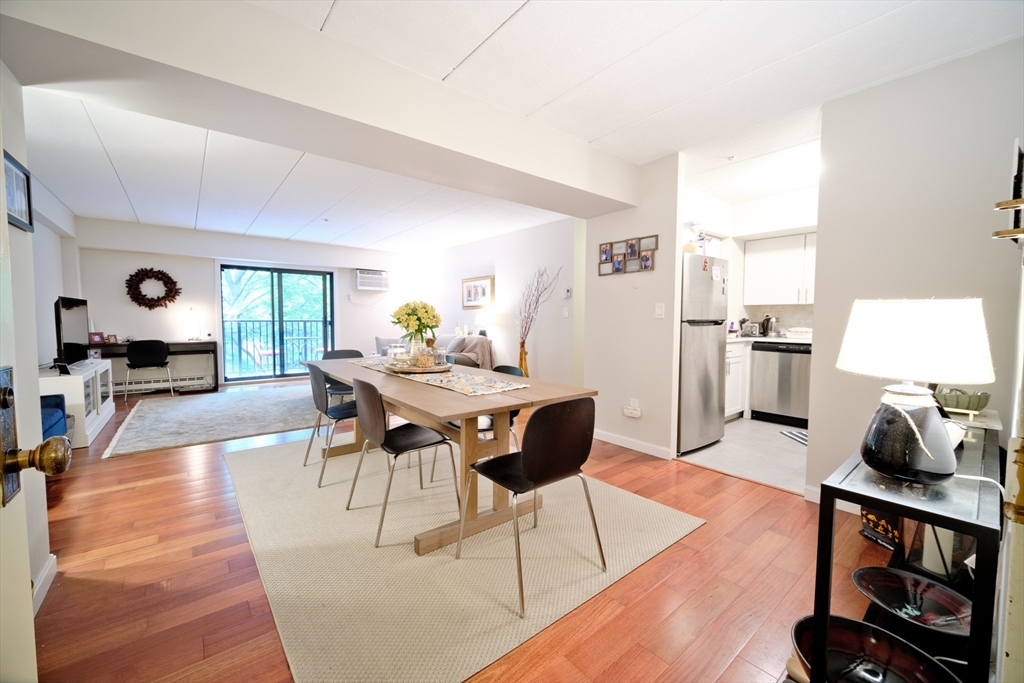 135 Pleasant, Brookline, Massachusetts, 1 Bedroom Bedrooms, 3 Rooms Rooms,1.5 BathroomsBathrooms,Residential Lease,For Rent,Pleasant,73408617