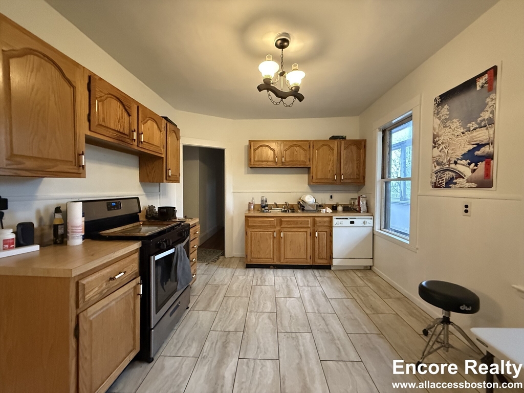 39 Turner St, Boston, Massachusetts, 3 Bedrooms Bedrooms, 5 Rooms Rooms,1 BathroomBathrooms,Residential Lease,For Rent,Turner St,73405379