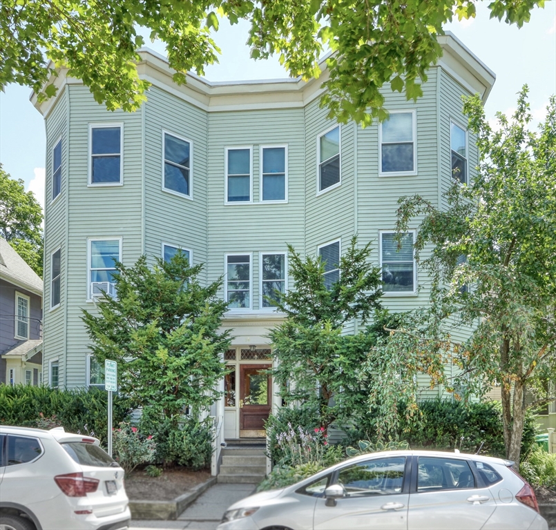 14 Holton, Medford, Massachusetts, 3 Bedrooms Bedrooms, 6 Rooms Rooms,1 BathroomBathrooms,Residential Lease,For Rent,Holton,73361258