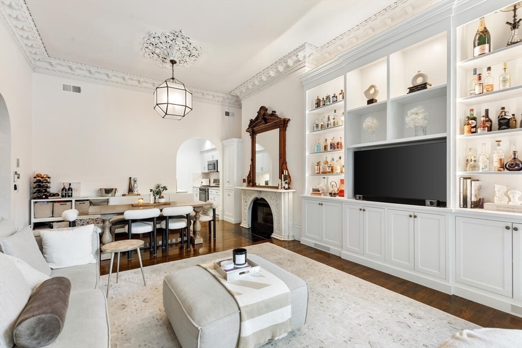 565 Massachusetts Ave, Boston, Massachusetts, 2 Bedrooms Bedrooms, 4 Rooms Rooms,1 BathroomBathrooms,Residential Lease,For Rent,Massachusetts Ave,73404031