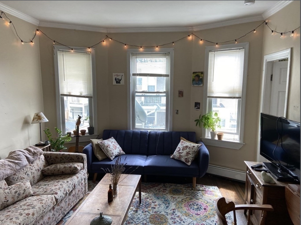 47 Dalrymple St, Boston, Massachusetts, 4 Bedrooms Bedrooms, 5 Rooms Rooms,1 BathroomBathrooms,Residential Lease,For Rent,Dalrymple St,73403963