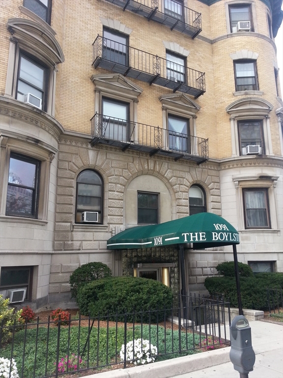 1091 Boylston, Boston, Massachusetts, 2 Rooms Rooms,1 BathroomBathrooms,Residential Lease,For Rent,Boylston,73390629