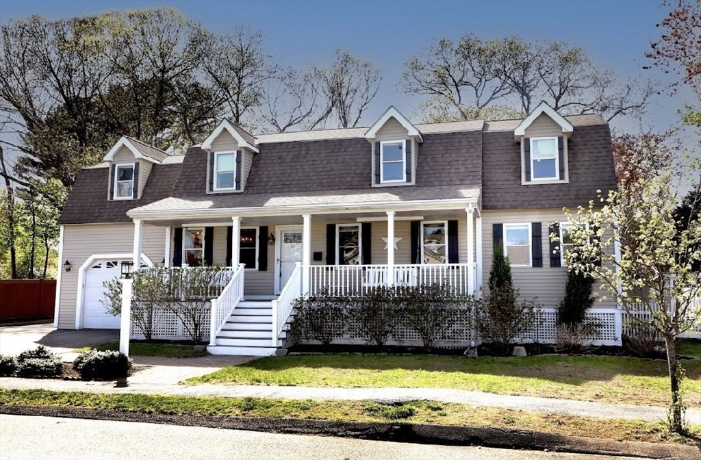 32 Nelson Ave, Beverly, Massachusetts, 5 Bedrooms Bedrooms, 10 Rooms Rooms,2.5 BathroomsBathrooms,Residential,For Sale,Nelson Ave,73370440