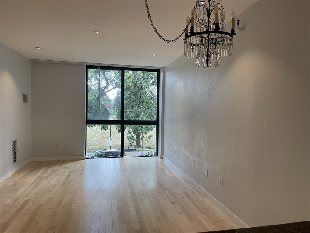 42 Eighth Street, Boston, Massachusetts, 2 Bedrooms Bedrooms, 4 Rooms Rooms,2 BathroomsBathrooms,Residential Lease,For Rent,Eighth Street,73401653