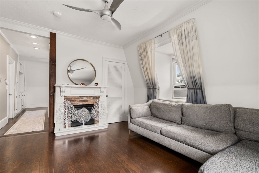 15 Beale St, Boston, Massachusetts, 1 Bedroom Bedrooms, 3 Rooms Rooms,1 BathroomBathrooms,Residential,For Sale,Beale St,73388345