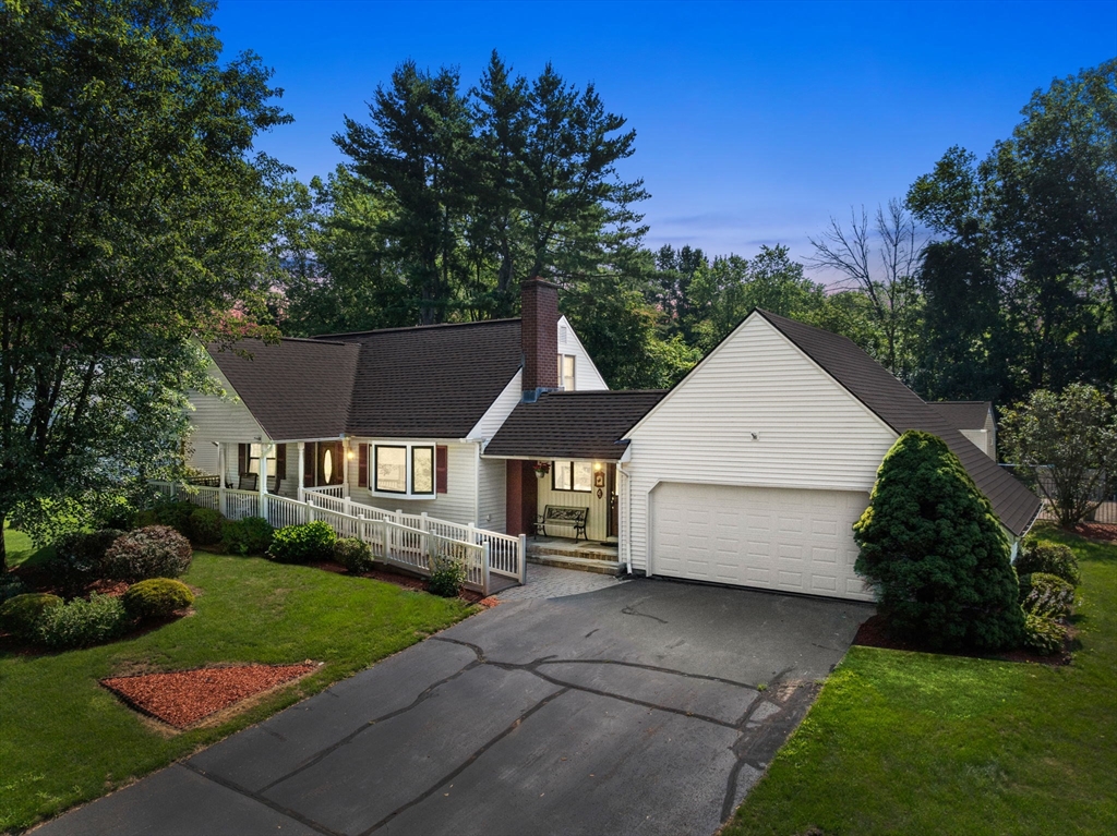 4 Redwing Rd, Enfield, Connecticut, 3 Bedrooms Bedrooms, 9 Rooms Rooms,2 BathroomsBathrooms,Residential,For Sale,Redwing Rd,73409079