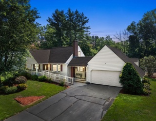 4 Redwing Rd, Enfield, Connecticut, 3 Bedrooms Bedrooms, 9 Rooms Rooms,2 BathroomsBathrooms,Residential,For Sale,Redwing Rd,73409079