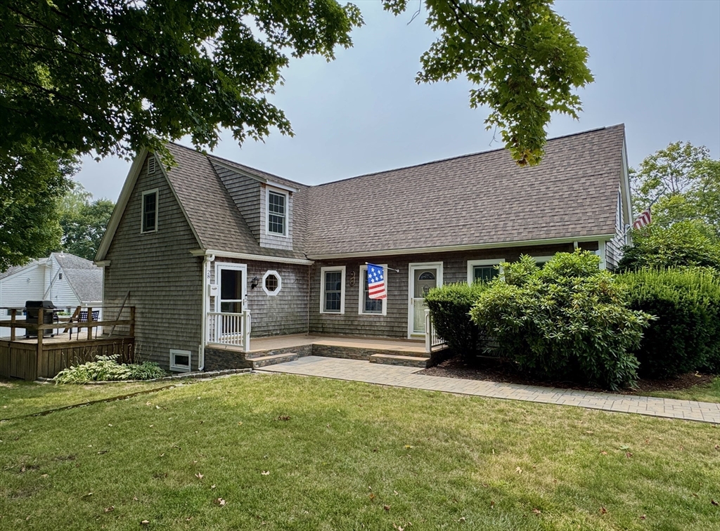 28 Glen, Whitman, Massachusetts, 5 Bedrooms Bedrooms, 10 Rooms Rooms,2 BathroomsBathrooms,Residential Income,For Sale,Glen,73416468