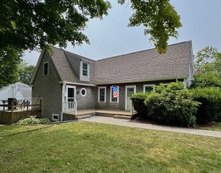 28 Glen, Whitman, Massachusetts, 5 Bedrooms Bedrooms, 10 Rooms Rooms,2 BathroomsBathrooms,Residential Income,For Sale,Glen,73416468