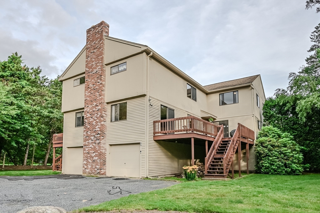 9 Country Club Ln, Milford, Massachusetts, 2 Bedrooms Bedrooms, 5 Rooms Rooms,2.5 BathroomsBathrooms,Residential,For Sale,Country Club Ln,73393058