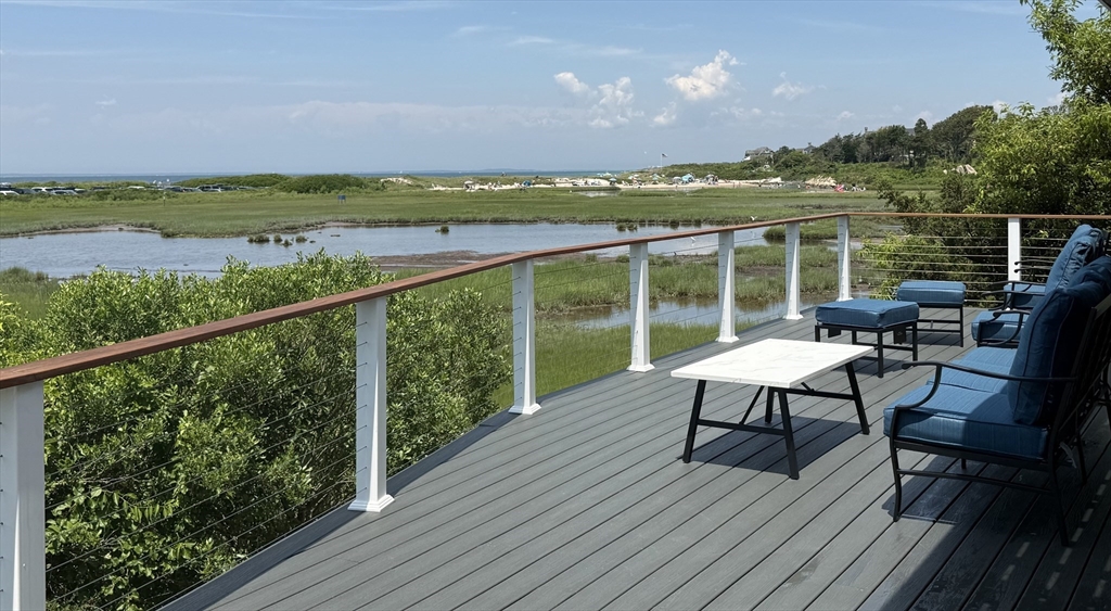 33 Wood Neck Rd, Falmouth, Massachusetts, 3 Bedrooms Bedrooms, 6 Rooms Rooms,3.5 BathroomsBathrooms,Residential,For Sale,Wood Neck Rd,73359730