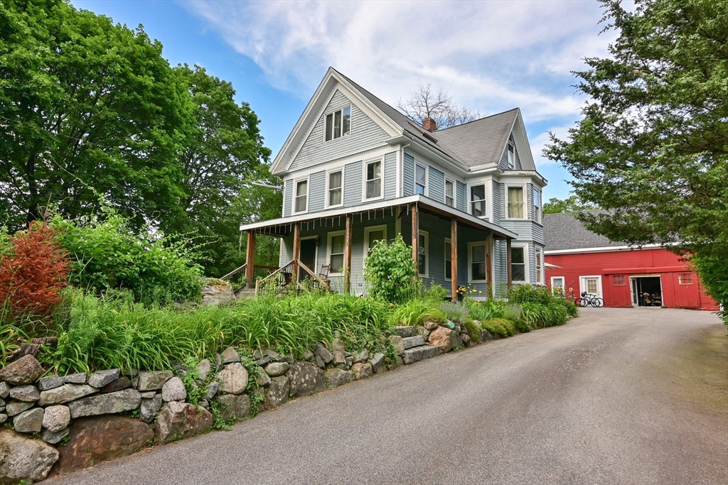 217 Asbury St, Hamilton, Massachusetts, 4 Bedrooms Bedrooms, 10 Rooms Rooms,2.5 BathroomsBathrooms,Residential Income,For Sale,Asbury St,73402495