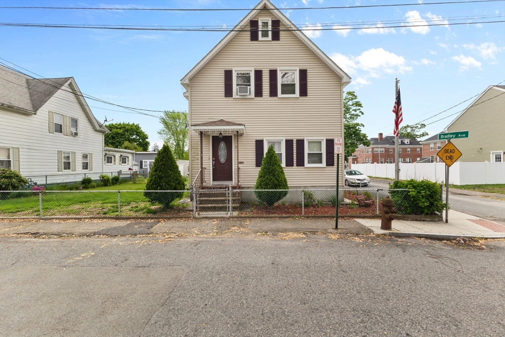 11 Alger Ave, Taunton, Massachusetts, 4 Bedrooms Bedrooms, 12 Rooms Rooms,2.5 BathroomsBathrooms,Residential Income,For Sale,Alger Ave,73398666