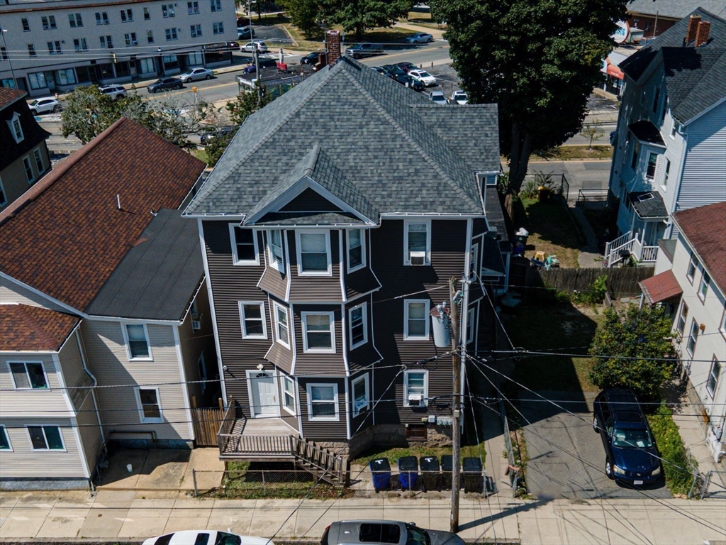 101 Bogle Street, Fall River, Massachusetts, 9 Bedrooms Bedrooms, 18 Rooms Rooms,3 BathroomsBathrooms,Residential Income,For Sale,Bogle Street,73417828