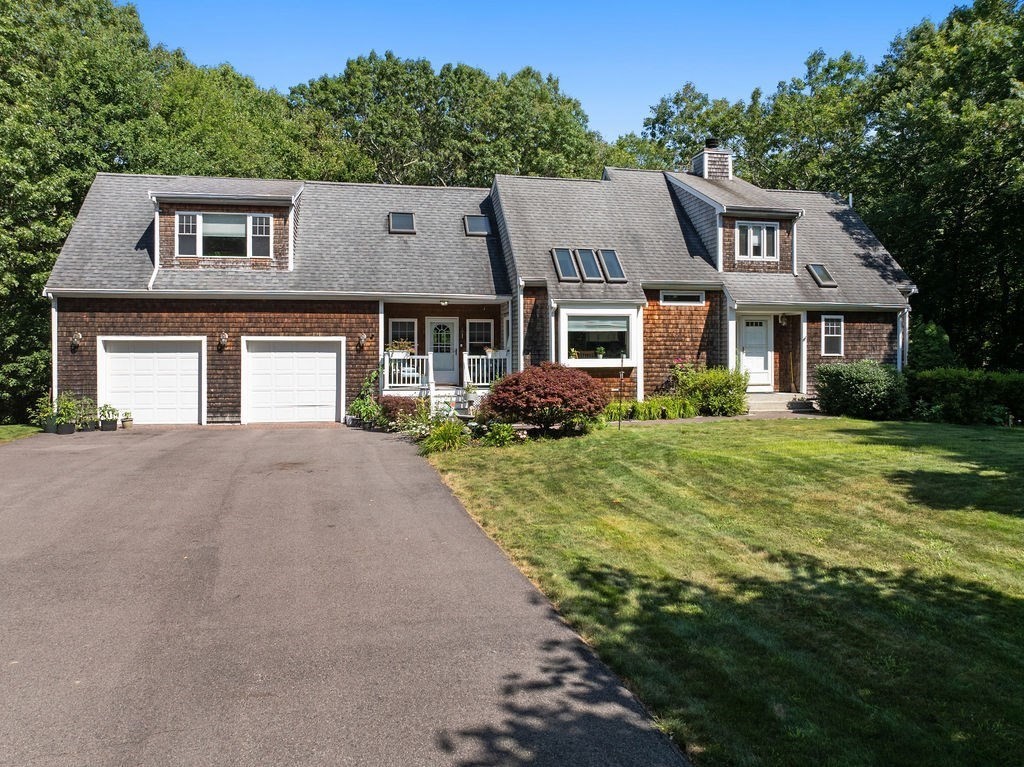 89 Songbird Dr, Dartmouth, Massachusetts, 3 Bedrooms Bedrooms, 7 Rooms Rooms,3 BathroomsBathrooms,Residential,For Sale,Songbird Dr,73407397