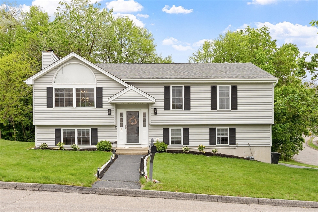 2 Pinebrook Ln, Worcester, Massachusetts, 3 Bedrooms Bedrooms, 6 Rooms Rooms,2.5 BathroomsBathrooms,Residential,For Sale,Pinebrook Ln,73378581