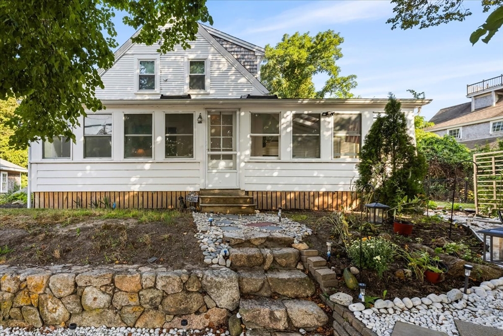 17 Coddington Rd, Barnstable, Massachusetts, 3 Bedrooms Bedrooms, 7 Rooms Rooms,3 BathroomsBathrooms,Residential Income,For Sale,Coddington Rd,73378627