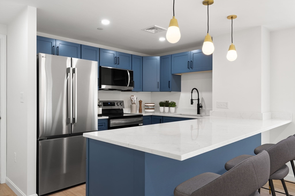 64 Willard St., Quincy, Massachusetts, 2 Bedrooms Bedrooms, 4 Rooms Rooms,2 BathroomsBathrooms,Residential,For Sale,Willard St.,73396674