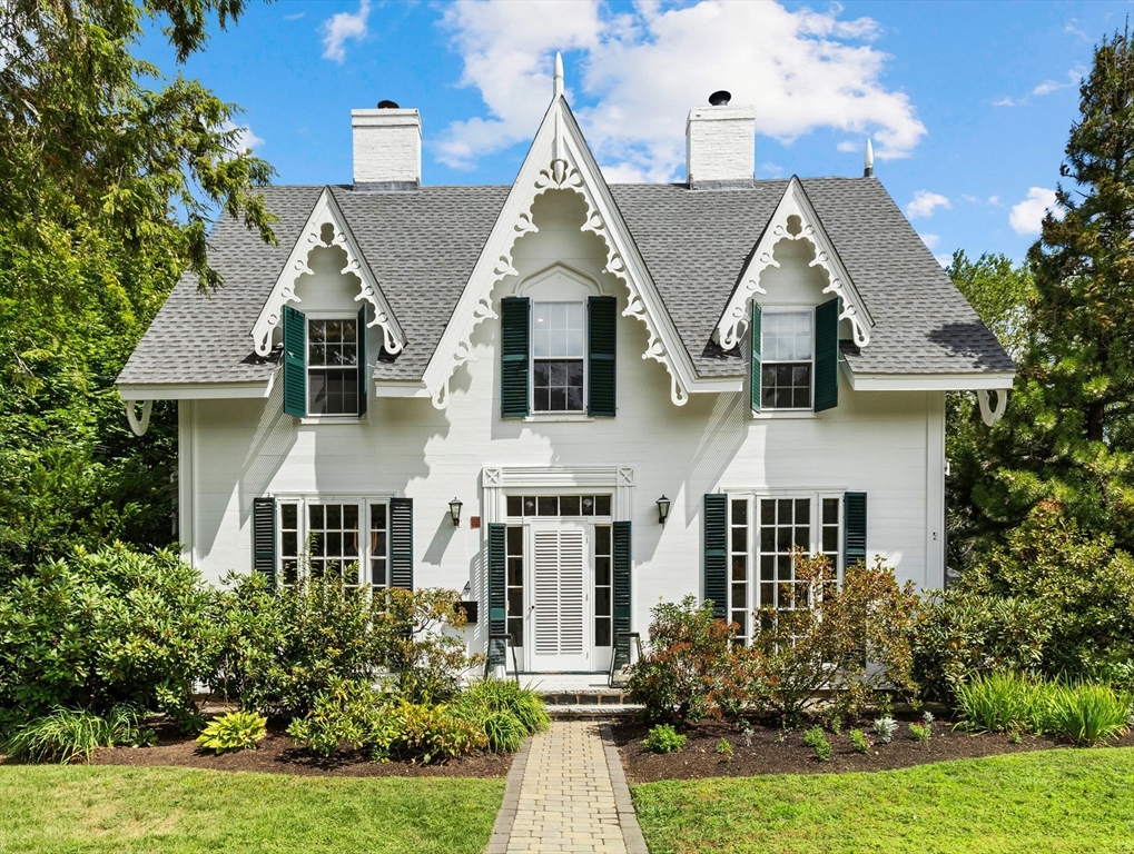 4 Linden Street, Wenham, Massachusetts, 5 Bedrooms Bedrooms, 10 Rooms Rooms,1.5 BathroomsBathrooms,Residential,For Sale,Linden Street,73423966