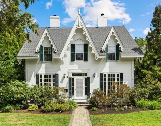 4 Linden Street, Wenham, Massachusetts, 5 Bedrooms Bedrooms, 10 Rooms Rooms,1.5 BathroomsBathrooms,Residential,For Sale,Linden Street,73423966