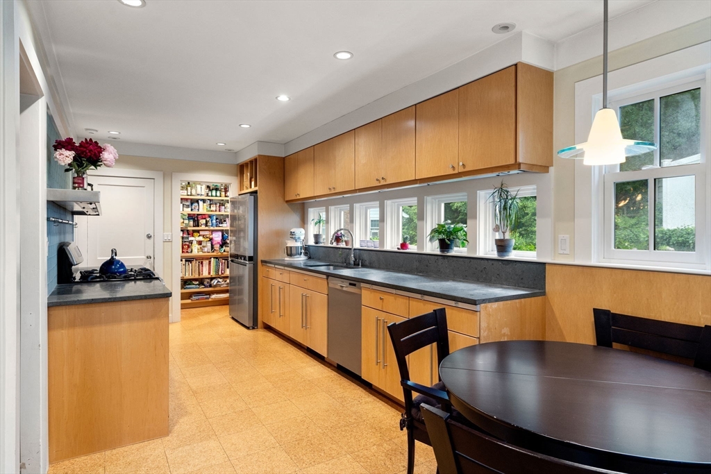 24 Aspen Ave, Newton, Massachusetts, 3 Bedrooms Bedrooms, 7 Rooms Rooms,2.5 BathroomsBathrooms,Residential,For Sale,Aspen Ave,73392749