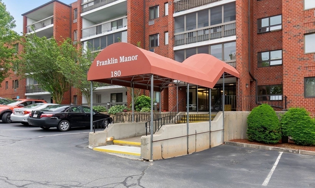 180 Green Street, Melrose, Massachusetts, 2 Bedrooms Bedrooms, 5 Rooms Rooms,2 BathroomsBathrooms,Residential Lease,For Rent,Green Street,73409661