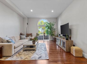 50 Boatswains Way, Chelsea, Massachusetts, 2 Bedrooms Bedrooms, 4 Rooms Rooms,2 BathroomsBathrooms,Residential,For Sale,Boatswains Way,73370576