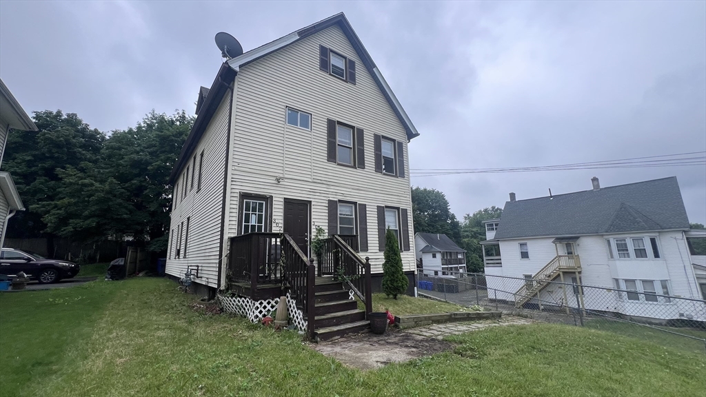 305 - 307 Main St, Springfield, Massachusetts, 8 Bedrooms Bedrooms, 14 Rooms Rooms,3 BathroomsBathrooms,Residential Income,For Sale,Main St,73394319